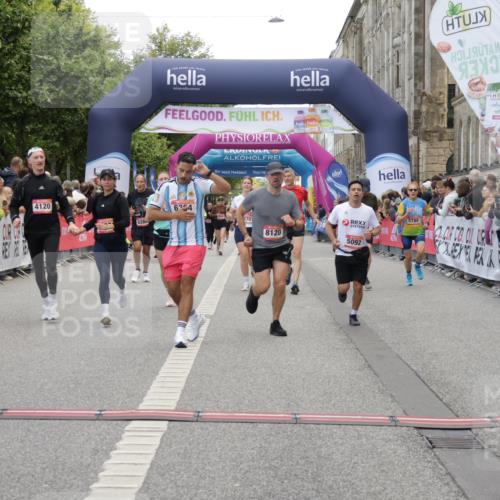 06.09.2026 - CURREX Alsterlauf Yannick Fuchs http://msf.ph/oto/10120651 06.09.2026 10:01:10 Ziel 2307, 2369, 2370, 2882, 3312, 3941, 4120, 4418, 4533, 4628, 5092, 5317, 5785, 6231, 6250, 6353, 6384, 6386, 8120, 8215 meine-sportfotos.de