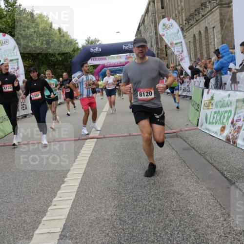 06.09.2026 - CURREX Alsterlauf Yannick Fuchs http://msf.ph/oto/10120729 06.09.2026 10:01:13 Ziel 2307, 2369, 2370, 2478, 2882, 3312, 3941, 4120, 4418, 4533, 4628, 4633, 4701, 5092, 5317, 5785, 6231, 6250, 6384, 6386, 8120 meine-sportfotos.de