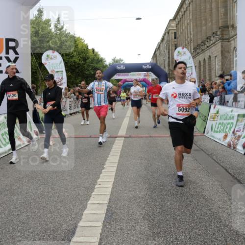 06.09.2026 - CURREX Alsterlauf Yannick Fuchs http://msf.ph/oto/10120752 06.09.2026 10:01:14 Ziel 2307, 2369, 2370, 2478, 2485, 2882, 3941, 4049, 4120, 4418, 4429, 4533, 4628, 4633, 4701, 5092, 5317, 5785, 6231, 6250, 6384, 6386, 8120 meine-sportfotos.de