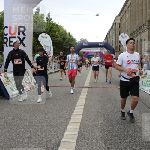 06.09.2026 - CURREX Alsterlauf Yannick Fuchs http://msf.ph/oto/10120760 06.09.2026 10:01:14 Ziel 2307, 2369, 2370, 2478, 2485, 2882, 3941, 4049, 4120, 4418, 4429, 4533, 4628, 4633, 4701, 5092, 5317, 5785, 6231, 6250, 6384, 6386, 8120 meine-sportfotos.de