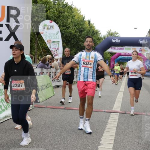 06.09.2026 - CURREX Alsterlauf Yannick Fuchs http://msf.ph/oto/10120778 06.09.2026 10:01:15 Ziel 2307, 2369, 2370, 2478, 2485, 2882, 3740, 4049, 4120, 4418, 4429, 4533, 4628, 4633, 4701, 5092, 5317, 5785, 6231, 6384, 6386, 8120 meine-sportfotos.de