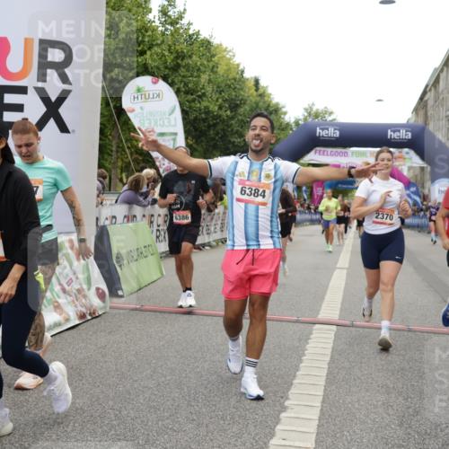 06.09.2026 - CURREX Alsterlauf Yannick Fuchs http://msf.ph/oto/10120794 06.09.2026 10:01:15 Ziel 2307, 2369, 2370, 2478, 2485, 2882, 3740, 4049, 4120, 4418, 4429, 4533, 4628, 4633, 4701, 5092, 5317, 5785, 6231, 6384, 6386, 8120 meine-sportfotos.de