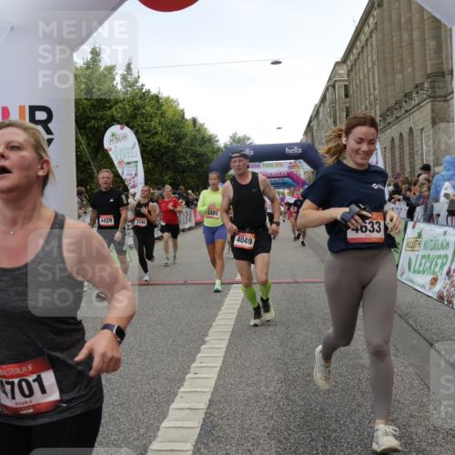 06.09.2026 - CURREX Alsterlauf Yannick Fuchs http://msf.ph/oto/10120949 06.09.2026 10:01:19 Ziel 2307, 2369, 2370, 2400, 2478, 2485, 3195, 3401, 3730, 3740, 4049, 4055, 4120, 4429, 4633, 4701, 5092, 5317, 5424, 5598, 5745, 5785, 6145, 6231, 6384, 6386, 6445, 8120 meine-sportfotos.de