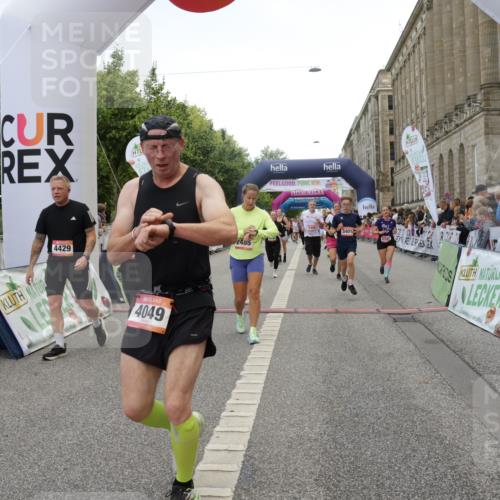 06.09.2026 - CURREX Alsterlauf Yannick Fuchs http://msf.ph/oto/10120974 06.09.2026 10:01:20 Ziel 2307, 2369, 2370, 2400, 2478, 2485, 3195, 3401, 3730, 3740, 4049, 4055, 4120, 4429, 4633, 4701, 5092, 5317, 5424, 5598, 5745, 5785, 6033, 6145, 6231, 6384, 6386, 6445 meine-sportfotos.de