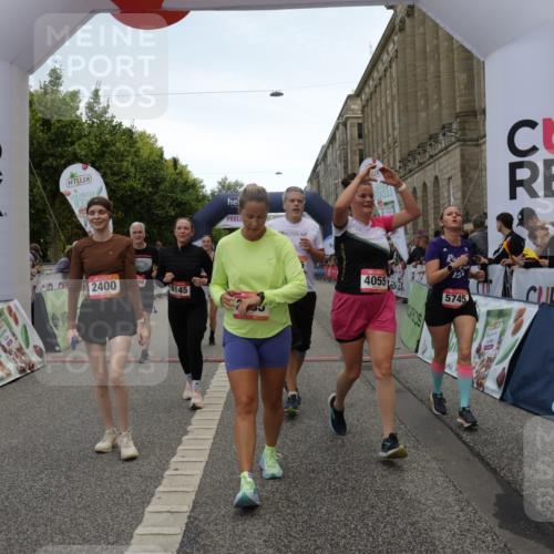06.09.2026 - CURREX Alsterlauf Yannick Fuchs http://msf.ph/oto/10121049 06.09.2026 10:01:23 Ziel 2400, 2478, 2485, 3195, 3280, 3401, 3730, 3740, 4049, 4055, 4429, 4633, 4701, 5139, 5424, 5523, 5598, 5745, 6027, 6033, 6145, 6445 meine-sportfotos.de