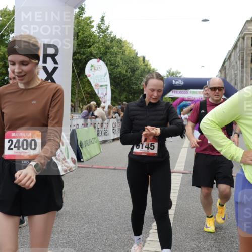 06.09.2026 - CURREX Alsterlauf Yannick Fuchs http://msf.ph/oto/10121094 06.09.2026 10:01:25 Ziel 2400, 2485, 2492, 3195, 3280, 3401, 3730, 3740, 4049, 4055, 4429, 4580, 4633, 5060, 5139, 5237, 5424, 5523, 5598, 5745, 5793, 6027, 6033, 6145, 6445 meine-sportfotos.de