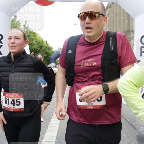 06.09.2026 - CURREX Alsterlauf Yannick Fuchs http://msf.ph/oto/10121118 06.09.2026 10:01:26 Ziel 2400, 2485, 2492, 3195, 3280, 3401, 3730, 3740, 4049, 4055, 4429, 4580, 5060, 5139, 5237, 5424, 5523, 5598, 5745, 5793, 6027, 6033, 6145, 6445 meine-sportfotos.de