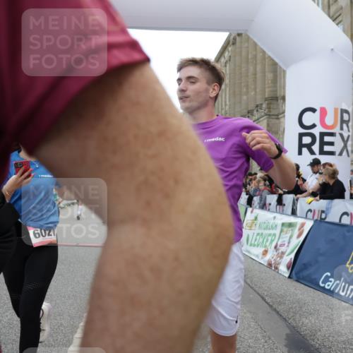 06.09.2026 - CURREX Alsterlauf Yannick Fuchs http://msf.ph/oto/10121122 06.09.2026 10:01:27 Ziel 2400, 2492, 3195, 3280, 3401, 3518, 3730, 3740, 4055, 4580, 5012, 5060, 5139, 5237, 5424, 5523, 5598, 5745, 5793, 6027, 6033, 6145, 6445 meine-sportfotos.de