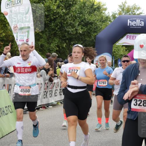 06.09.2026 - CURREX Alsterlauf Yannick Fuchs http://msf.ph/oto/10121163 06.09.2026 10:01:29 Ziel 2492, 3195, 3280, 3518, 4055, 4580, 4883, 4884, 5012, 5060, 5139, 5237, 5424, 5523, 5598, 5745, 5749, 5793, 5856, 6018, 6027, 6033, 6145, 6445 meine-sportfotos.de