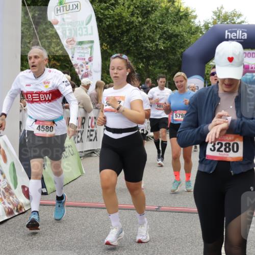 06.09.2026 - CURREX Alsterlauf Yannick Fuchs http://msf.ph/oto/10121189 06.09.2026 10:01:29 Ziel 2492, 3195, 3280, 3518, 4055, 4580, 4883, 4884, 5012, 5060, 5139, 5237, 5424, 5523, 5598, 5745, 5749, 5793, 5856, 6018, 6027, 6033, 6145, 6445 meine-sportfotos.de