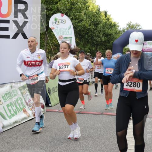 06.09.2026 - CURREX Alsterlauf Yannick Fuchs http://msf.ph/oto/10121205 06.09.2026 10:01:30 Ziel 2492, 3195, 3280, 3518, 4580, 4883, 4884, 5012, 5060, 5139, 5237, 5424, 5523, 5598, 5749, 5793, 5856, 6018, 6027, 6033, 6445 meine-sportfotos.de