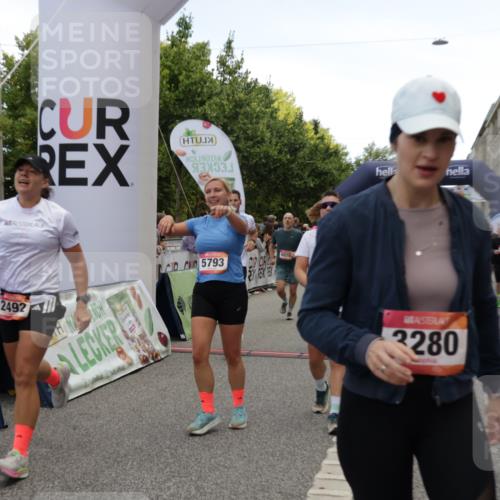 06.09.2026 - CURREX Alsterlauf Yannick Fuchs http://msf.ph/oto/10121247 06.09.2026 10:01:31 Ziel 2249, 2492, 3195, 3280, 3518, 4259, 4580, 4883, 4884, 5012, 5060, 5139, 5192, 5237, 5424, 5523, 5598, 5669, 5749, 5793, 5856, 6018, 6027, 6033, 6114 meine-sportfotos.de