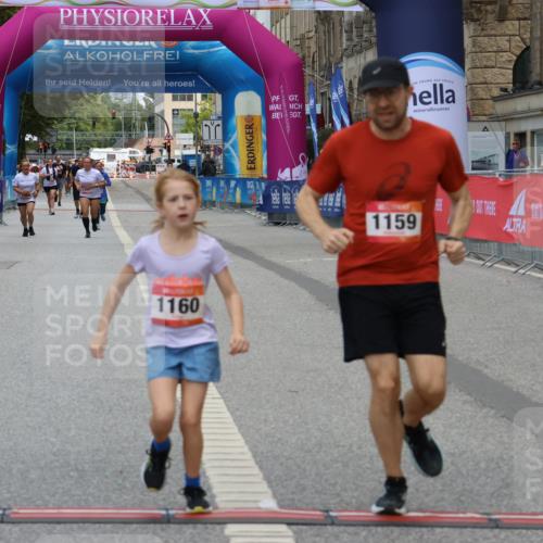 06.09.2026 - CURREX Alsterlauf Strokosch-Dieckow http://msf.ph/oto/10121497 06.09.2026 12:05:08 Ziel 1159, 1160, 1330, 2484 meine-sportfotos.de