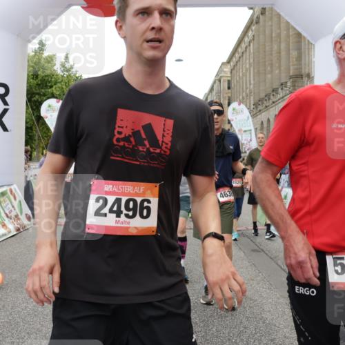 06.09.2026 - CURREX Alsterlauf Yannick Fuchs http://msf.ph/oto/10121499 06.09.2026 10:01:39 Ziel 2249, 2496, 2733, 3115, 3518, 3544, 4073, 4121, 4259, 4551, 4552, 4638, 4883, 4884, 4921, 5012, 5106, 5192, 5388, 5669, 5749, 5856, 5918, 5976, 6018, 6114, 8037, 8038, 8062 meine-sportfotos.de