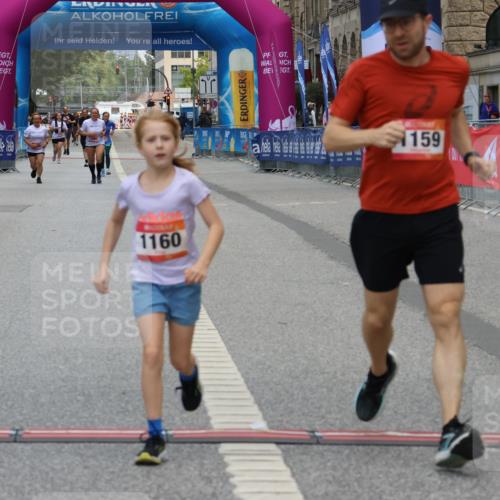 06.09.2026 - CURREX Alsterlauf Strokosch-Dieckow http://msf.ph/oto/10121513 06.09.2026 12:05:08 Ziel 1159, 1160, 1330, 2484 meine-sportfotos.de