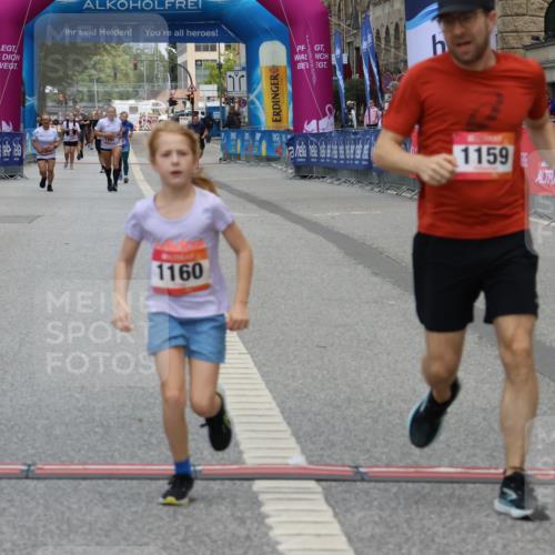 06.09.2026 - CURREX Alsterlauf Strokosch-Dieckow http://msf.ph/oto/10121519 06.09.2026 12:05:08 Ziel 1159, 1160, 1330, 2484 meine-sportfotos.de