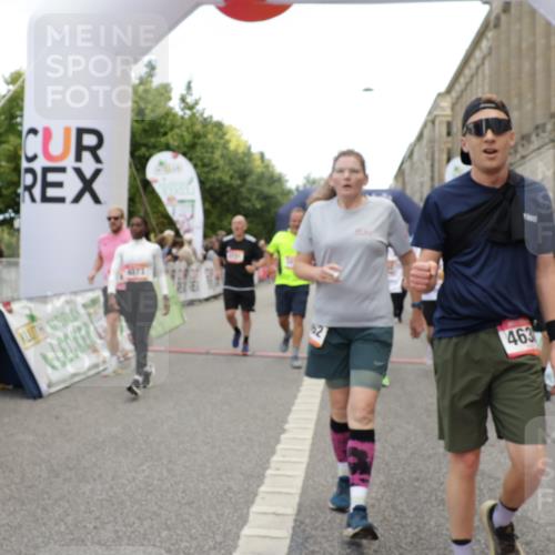 06.09.2026 - CURREX Alsterlauf Yannick Fuchs http://msf.ph/oto/10121528 06.09.2026 10:01:40 Ziel 2249, 2496, 2733, 3115, 3544, 4067, 4073, 4121, 4259, 4551, 4552, 4638, 4883, 4884, 4921, 5106, 5192, 5388, 5429, 5669, 5749, 5856, 5918, 5976, 6018, 6114, 8037, 8038, 8062 meine-sportfotos.de