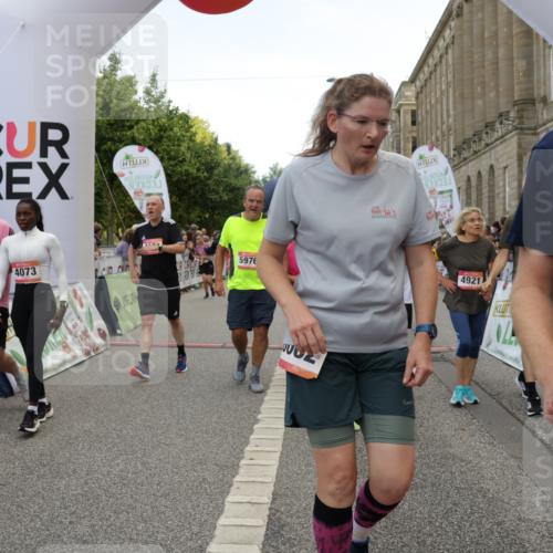 06.09.2026 - CURREX Alsterlauf Yannick Fuchs http://msf.ph/oto/10121548 06.09.2026 10:01:41 Ziel 2249, 2385, 2496, 2733, 3115, 3544, 4067, 4073, 4121, 4259, 4551, 4552, 4638, 4921, 5106, 5192, 5388, 5429, 5669, 5734, 5749, 5856, 5918, 5976, 6114, 8037, 8038, 8062 meine-sportfotos.de