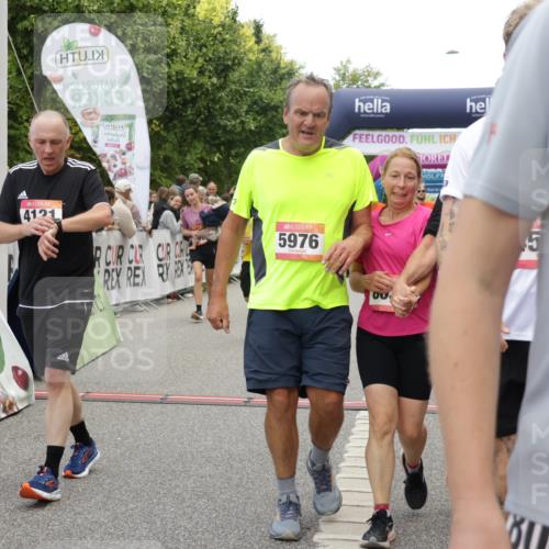 06.09.2026 - CURREX Alsterlauf Yannick Fuchs http://msf.ph/oto/10121554 06.09.2026 10:01:41 Ziel 2249, 2385, 2496, 2733, 3115, 3544, 4067, 4073, 4121, 4259, 4551, 4552, 4638, 4921, 5106, 5192, 5388, 5429, 5669, 5734, 5749, 5856, 5918, 5976, 6114, 8037, 8038, 8062 meine-sportfotos.de