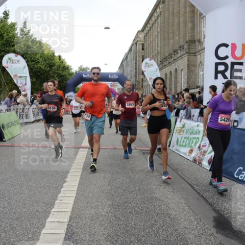 06.09.2026 - CURREX Alsterlauf Yannick Fuchs http://msf.ph/oto/10121681 06.09.2026 10:01:47 Ziel 2385, 2977, 3115, 3448, 3563, 4067, 4117, 4121, 4162, 4551, 4552, 4608, 4618, 5106, 5186, 5380, 5388, 5429, 5542, 5679, 5734, 5918, 5976, 6171, 8037, 8038, 8122 meine-sportfotos.de