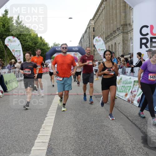 06.09.2026 - CURREX Alsterlauf Yannick Fuchs http://msf.ph/oto/10121689 06.09.2026 10:01:47 Ziel 2385, 2977, 3115, 3448, 3563, 4067, 4117, 4121, 4162, 4551, 4552, 4608, 4618, 5106, 5186, 5380, 5388, 5429, 5542, 5679, 5734, 5918, 5976, 6171, 8037, 8038, 8122 meine-sportfotos.de