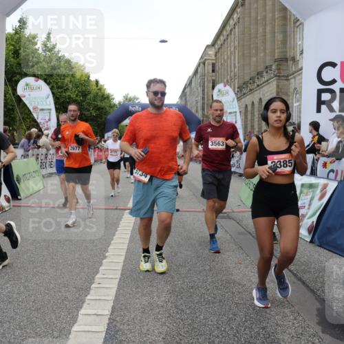 06.09.2026 - CURREX Alsterlauf Yannick Fuchs http://msf.ph/oto/10121709 06.09.2026 10:01:48 Ziel 2040, 2229, 2385, 2977, 3115, 3150, 3322, 3448, 3563, 4067, 4117, 4162, 4608, 4618, 5106, 5186, 5380, 5388, 5429, 5542, 5679, 5734, 6171, 6341, 8038, 8122 meine-sportfotos.de