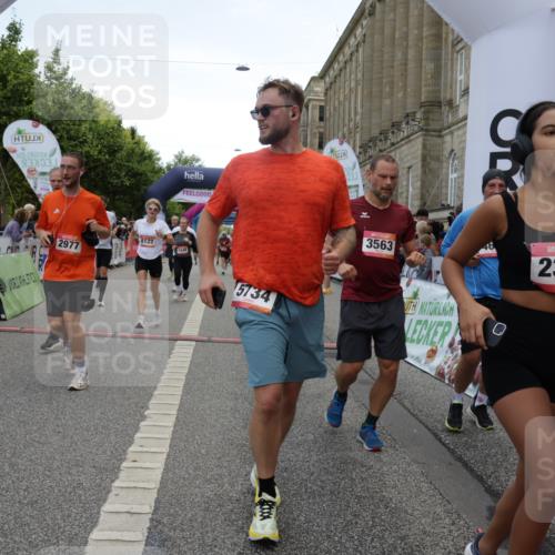 06.09.2026 - CURREX Alsterlauf Yannick Fuchs http://msf.ph/oto/10121732 06.09.2026 10:01:48 Ziel 2040, 2229, 2385, 2977, 3115, 3150, 3322, 3448, 3563, 4067, 4117, 4162, 4608, 4618, 5106, 5186, 5380, 5388, 5429, 5542, 5679, 5734, 6171, 6341, 8038, 8122 meine-sportfotos.de