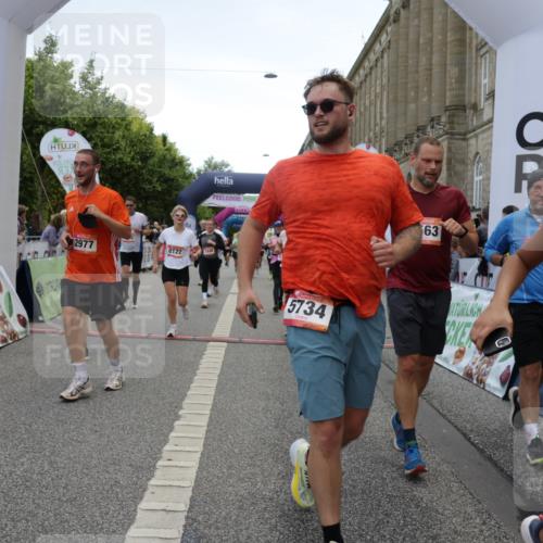 06.09.2026 - CURREX Alsterlauf Yannick Fuchs http://msf.ph/oto/10121738 06.09.2026 10:01:48 Ziel 2040, 2229, 2385, 2977, 3115, 3150, 3322, 3448, 3563, 4067, 4117, 4162, 4608, 4618, 5106, 5186, 5380, 5388, 5429, 5542, 5679, 5734, 6171, 6341, 8038, 8122 meine-sportfotos.de