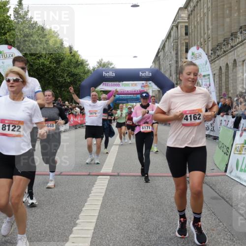 06.09.2026 - CURREX Alsterlauf Yannick Fuchs http://msf.ph/oto/10121780 06.09.2026 10:01:50 Ziel 2040, 2229, 2375, 2385, 2977, 3150, 3322, 3448, 3563, 3618, 4067, 4117, 4162, 4608, 4618, 5106, 5186, 5380, 5388, 5429, 5542, 5679, 5734, 6171, 6341, 8122 meine-sportfotos.de