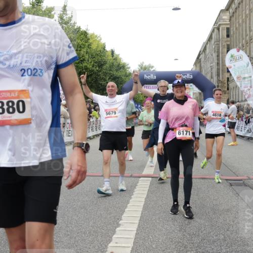 06.09.2026 - CURREX Alsterlauf Yannick Fuchs http://msf.ph/oto/10121832 06.09.2026 10:01:52 Ziel 2040, 2229, 2375, 2385, 2977, 3150, 3322, 3448, 3563, 3618, 4067, 4117, 4162, 4608, 4618, 5186, 5380, 5429, 5542, 5679, 5734, 5899, 6171, 6341, 8096, 8122 meine-sportfotos.de