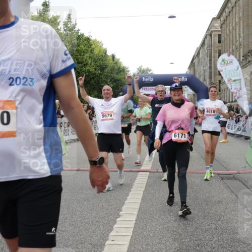 06.09.2026 - CURREX Alsterlauf Yannick Fuchs http://msf.ph/oto/10121841 06.09.2026 10:01:52 Ziel 2040, 2229, 2375, 2385, 2977, 3150, 3322, 3448, 3563, 3618, 4067, 4117, 4162, 4608, 4618, 5186, 5380, 5429, 5542, 5679, 5734, 5899, 6171, 6341, 8096, 8122 meine-sportfotos.de