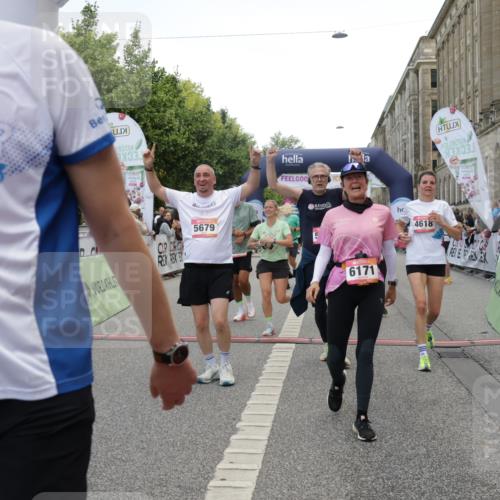 06.09.2026 - CURREX Alsterlauf Yannick Fuchs http://msf.ph/oto/10121848 06.09.2026 10:01:52 Ziel 2040, 2229, 2375, 2385, 2977, 3150, 3322, 3448, 3563, 3618, 4067, 4117, 4162, 4608, 4618, 5186, 5380, 5429, 5542, 5679, 5734, 5899, 6171, 6341, 8096, 8122 meine-sportfotos.de