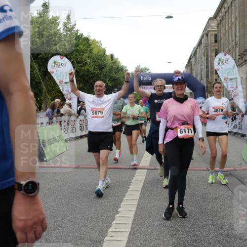 06.09.2026 - CURREX Alsterlauf Yannick Fuchs http://msf.ph/oto/10121853 06.09.2026 10:01:52 Ziel 2040, 2229, 2375, 2385, 2977, 3150, 3322, 3448, 3563, 3618, 4067, 4117, 4162, 4608, 4618, 5186, 5380, 5429, 5542, 5679, 5734, 5899, 6171, 6341, 8096, 8122 meine-sportfotos.de