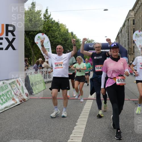06.09.2026 - CURREX Alsterlauf Yannick Fuchs http://msf.ph/oto/10121867 06.09.2026 10:01:53 Ziel 2040, 2229, 2375, 2385, 2977, 3150, 3322, 3448, 3563, 3618, 4117, 4162, 4608, 4618, 5186, 5380, 5542, 5679, 5734, 5899, 6171, 6341, 8096, 8122 meine-sportfotos.de