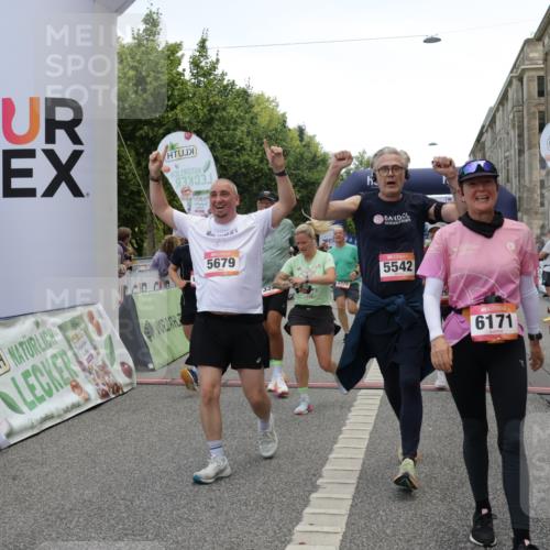 06.09.2026 - CURREX Alsterlauf Yannick Fuchs http://msf.ph/oto/10121885 06.09.2026 10:01:53 Ziel 2040, 2229, 2375, 2385, 2977, 3150, 3322, 3448, 3563, 3618, 4117, 4162, 4608, 4618, 5186, 5380, 5542, 5679, 5734, 5899, 6171, 6341, 8096, 8122 meine-sportfotos.de