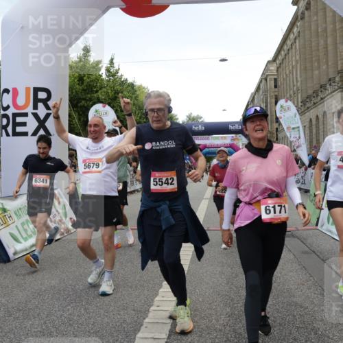 06.09.2026 - CURREX Alsterlauf Yannick Fuchs http://msf.ph/oto/10121898 06.09.2026 10:01:53 Ziel 2040, 2229, 2375, 2385, 2977, 3150, 3322, 3448, 3563, 3618, 4117, 4162, 4608, 4618, 5186, 5380, 5542, 5679, 5734, 5899, 6171, 6341, 8096, 8122 meine-sportfotos.de
