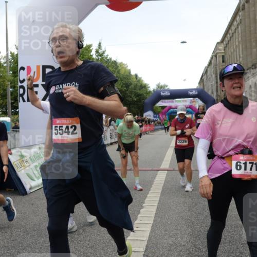 06.09.2026 - CURREX Alsterlauf Yannick Fuchs http://msf.ph/oto/10121920 06.09.2026 10:01:54 Ziel 2040, 2229, 2375, 2977, 3150, 3322, 3448, 3563, 3618, 4117, 4162, 4608, 4618, 5186, 5265, 5380, 5542, 5679, 5899, 6171, 6341, 8096, 8122 meine-sportfotos.de