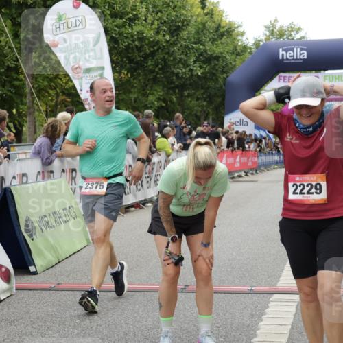 06.09.2026 - CURREX Alsterlauf Yannick Fuchs http://msf.ph/oto/10121937 06.09.2026 10:01:55 Ziel 2040, 2229, 2375, 3150, 3322, 3448, 3618, 4117, 4127, 4162, 4618, 5265, 5380, 5542, 5679, 5899, 6171, 6341, 8096, 8122 meine-sportfotos.de