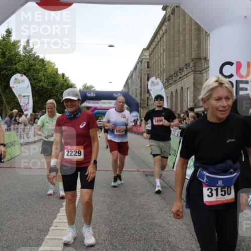 06.09.2026 - CURREX Alsterlauf Yannick Fuchs http://msf.ph/oto/10122004 06.09.2026 10:01:57 Ziel 2040, 2113, 2229, 2375, 2775, 3150, 3322, 3448, 3585, 3618, 4127, 4618, 5265, 5380, 5542, 5679, 5769, 5899, 6171, 6208, 6341, 8096 meine-sportfotos.de