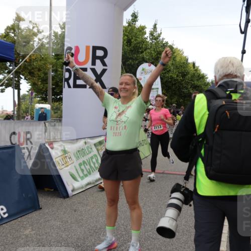 06.09.2026 - CURREX Alsterlauf Yannick Fuchs http://msf.ph/oto/10122037 06.09.2026 10:02:01 Ziel 2113, 2375, 2775, 3547, 3585, 3618, 3883, 4127, 5013, 5265, 5466, 5769, 5899, 6208, 8096 meine-sportfotos.de