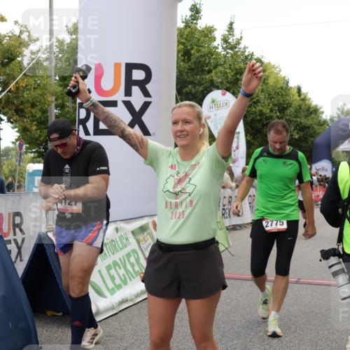 06.09.2026 - CURREX Alsterlauf Yannick Fuchs http://msf.ph/oto/10122075 06.09.2026 10:02:03 Ziel 2113, 2775, 3090, 3547, 3585, 3883, 4127, 5013, 5265, 5466, 5485, 5769, 5899, 6208, 8096 meine-sportfotos.de