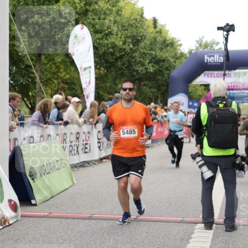 06.09.2026 - CURREX Alsterlauf Yannick Fuchs http://msf.ph/oto/10122171 06.09.2026 10:02:07 Ziel 2113, 2513, 2775, 3090, 3547, 3585, 3800, 3883, 4097, 4127, 4734, 5013, 5466, 5485, 5769, 6208, 8175 meine-sportfotos.de