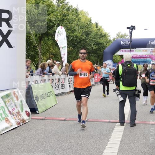 06.09.2026 - CURREX Alsterlauf Yannick Fuchs http://msf.ph/oto/10122177 06.09.2026 10:02:07 Ziel 2113, 2513, 2775, 3090, 3547, 3585, 3800, 3883, 4097, 4127, 4734, 5013, 5466, 5485, 5769, 6208, 8175 meine-sportfotos.de