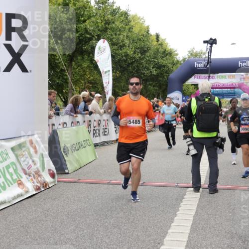 06.09.2026 - CURREX Alsterlauf Yannick Fuchs http://msf.ph/oto/10122186 06.09.2026 10:02:08 Ziel 2113, 2513, 2775, 3090, 3547, 3585, 3800, 3883, 4097, 4734, 5013, 5466, 5485, 5728, 5769, 6208, 8175 meine-sportfotos.de