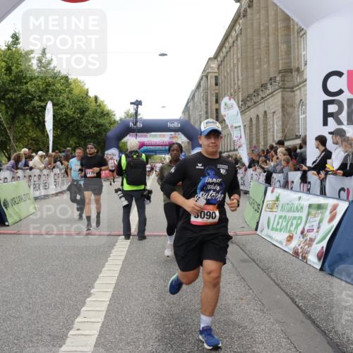 06.09.2026 - CURREX Alsterlauf Yannick Fuchs http://msf.ph/oto/10122224 06.09.2026 10:02:09 Ziel 2113, 2513, 2775, 3090, 3547, 3728, 3800, 3883, 4097, 4734, 5013, 5466, 5485, 5728, 8175 meine-sportfotos.de