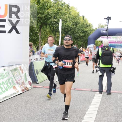 06.09.2026 - CURREX Alsterlauf Yannick Fuchs http://msf.ph/oto/10122259 06.09.2026 10:02:11 Ziel 2389, 2513, 2700, 3090, 3547, 3728, 3800, 3883, 4097, 4734, 5013, 5109, 5466, 5485, 5728, 6383, 8175 meine-sportfotos.de