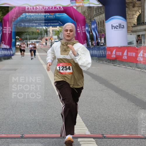 06.09.2026 - CURREX Alsterlauf Strokosch-Dieckow http://msf.ph/oto/10122284 06.09.2026 12:06:22 Ziel 1200, 1215, 1254, 1266 meine-sportfotos.de