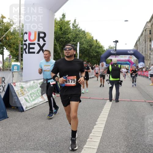 06.09.2026 - CURREX Alsterlauf Yannick Fuchs http://msf.ph/oto/10122294 06.09.2026 10:02:11 Ziel 2389, 2513, 2700, 3090, 3547, 3728, 3800, 3883, 4097, 4734, 5013, 5109, 5466, 5485, 5728, 6383, 8175 meine-sportfotos.de