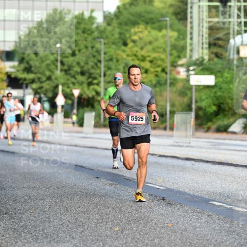 06.09.2026 - CURREX Alsterlauf Dr. Thomas Lammeyer http://msf.ph/oto/10122308 06.09.2026 09:37:29 Laufen 4699, 5925 meine-sportfotos.de