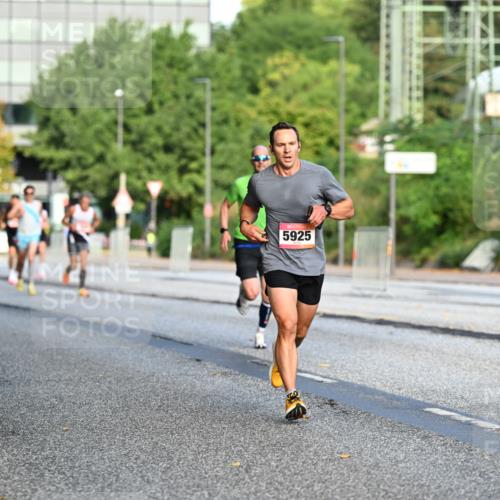 06.09.2026 - CURREX Alsterlauf Dr. Thomas Lammeyer http://msf.ph/oto/10122312 06.09.2026 09:37:29 Laufen 5925, 4699 meine-sportfotos.de